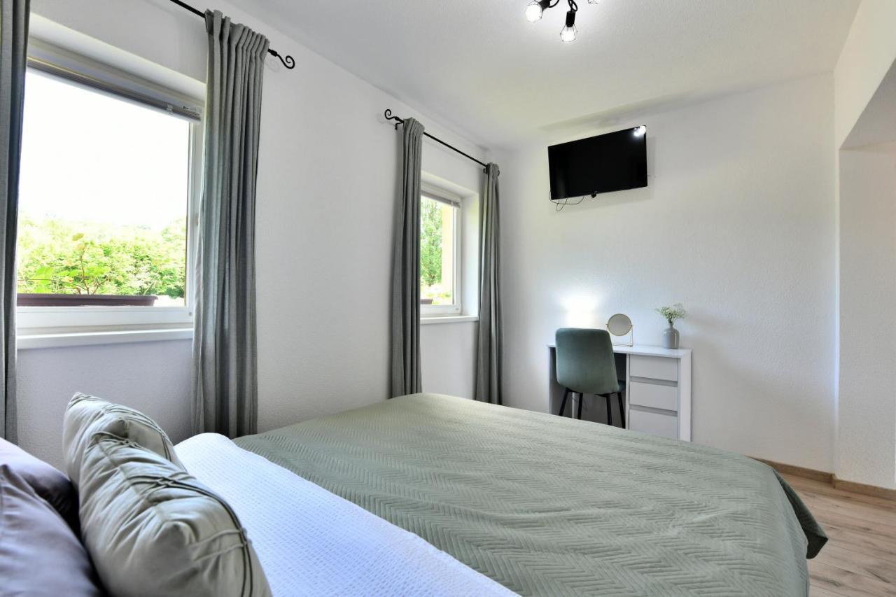 Linden Apartment