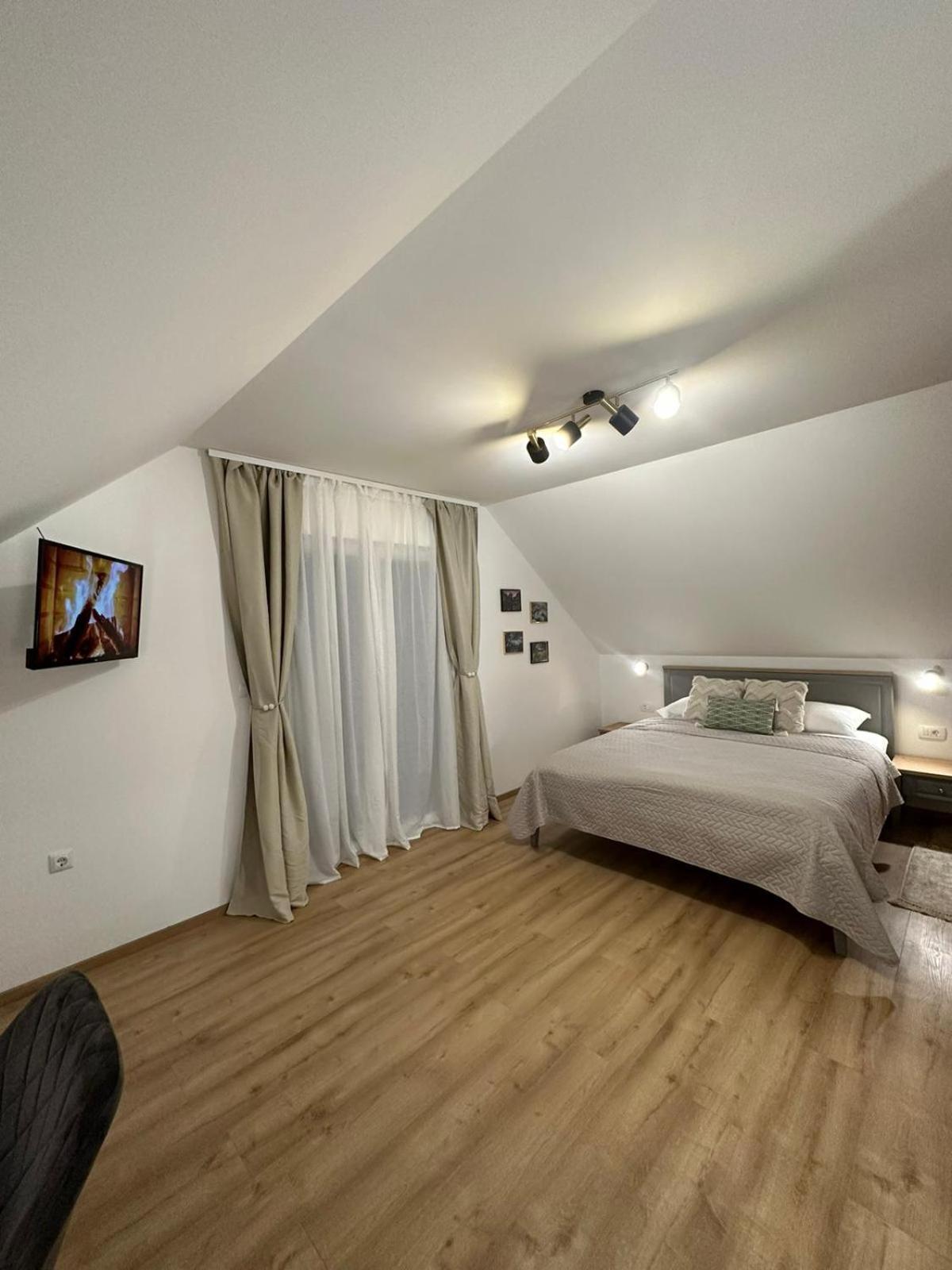 Linden Apartment