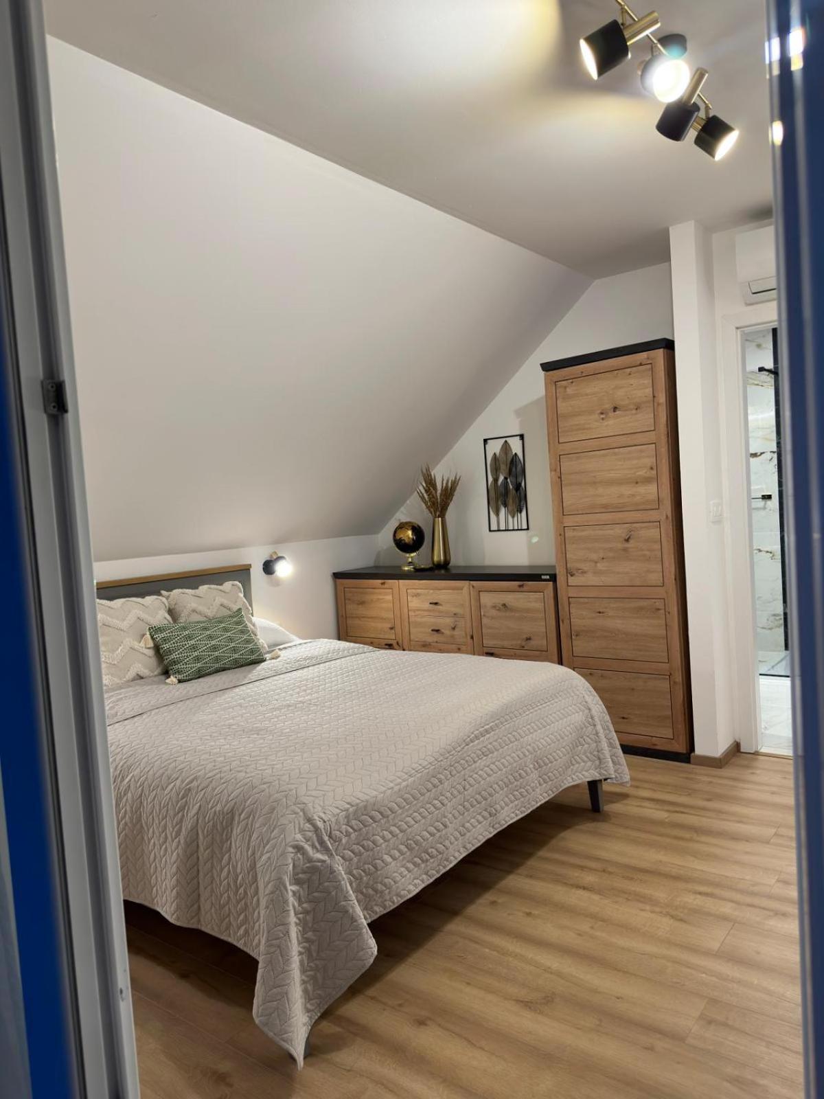 Linden Apartment